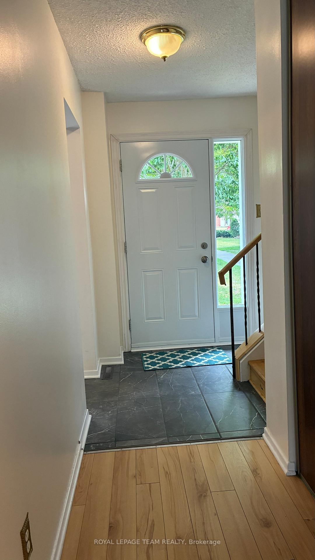 Photo 2 of Unit C, 445 Moodie Drive, Ottawa, Arbeatha Park — HOMEH