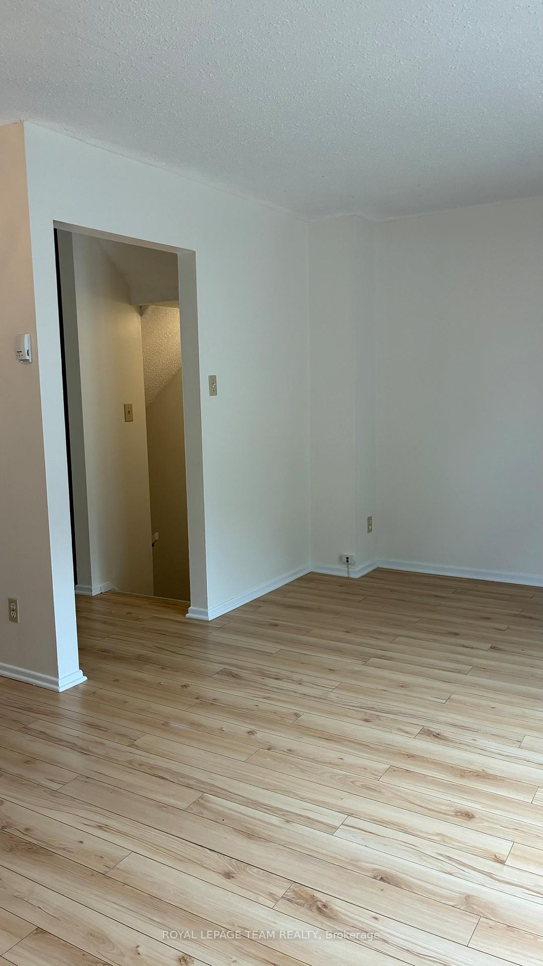 Photo 7 of Unit C, 445 Moodie Drive, Ottawa, Arbeatha Park — HOMEH