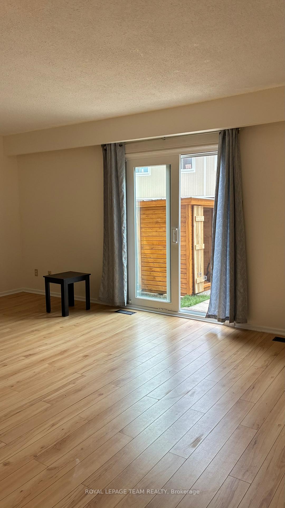 Photo 8 of Unit C, 445 Moodie Drive, Ottawa, Arbeatha Park — HOMEH