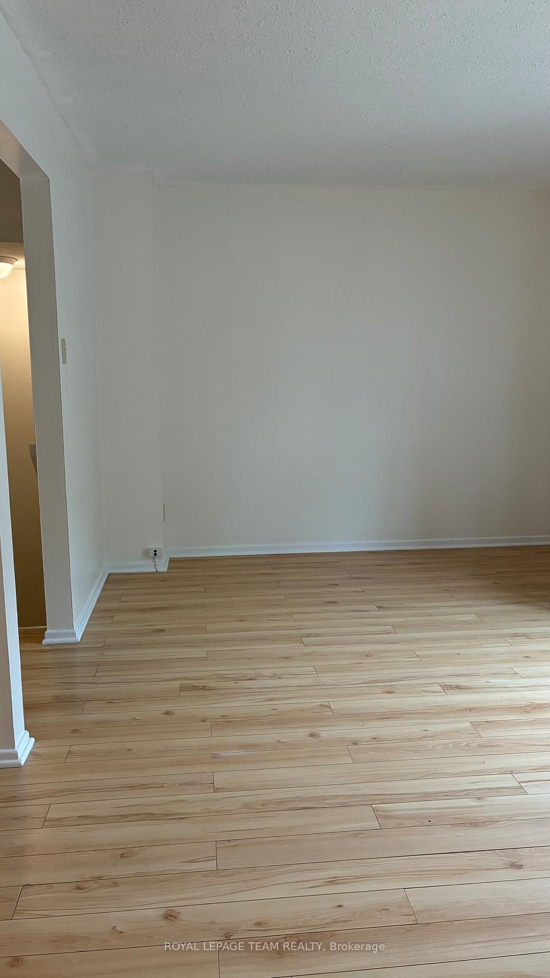 Photo 9 of Unit C, 445 Moodie Drive, Ottawa, Arbeatha Park — HOMEH