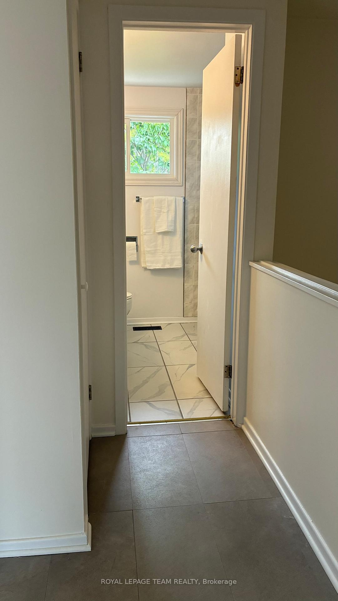 Photo 11 of Unit C, 445 Moodie Drive, Ottawa, Arbeatha Park — HOMEH