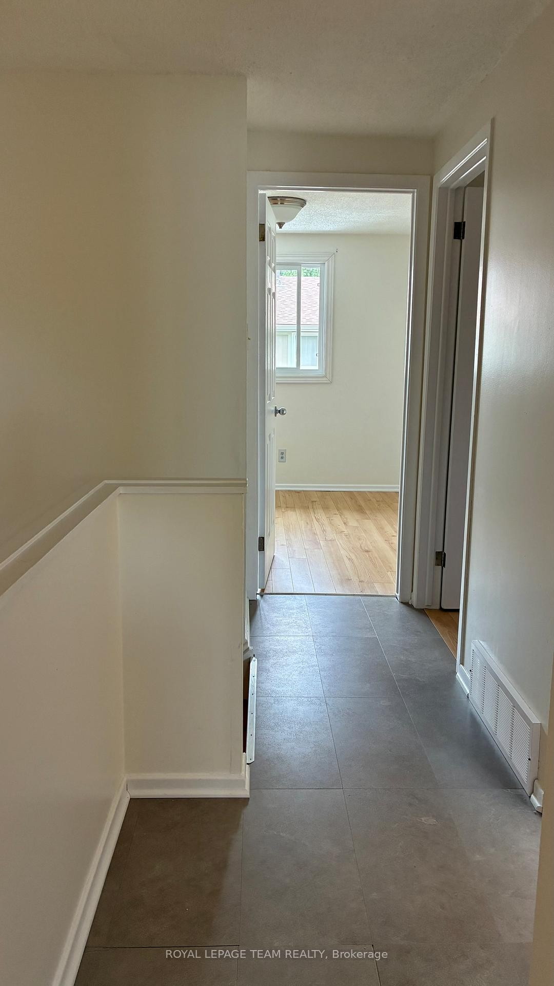 Photo 15 of Unit C, 445 Moodie Drive, Ottawa, Arbeatha Park — HOMEH