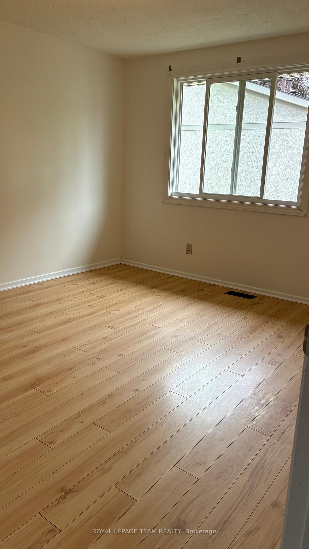Photo 18 of Unit C, 445 Moodie Drive, Ottawa, Arbeatha Park — HOMEH