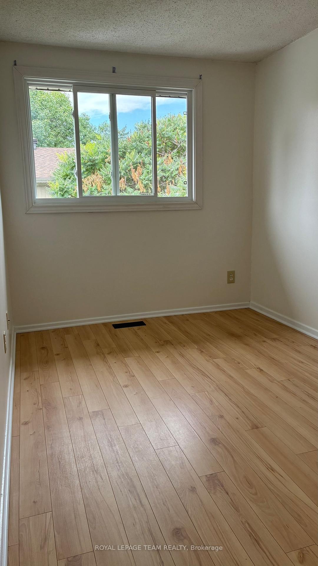Photo 19 of Unit C, 445 Moodie Drive, Ottawa, Arbeatha Park — HOMEH