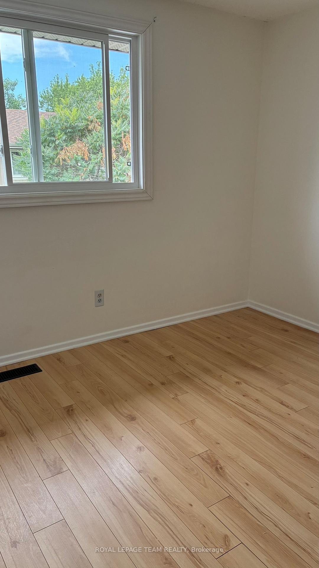 Photo 20 of Unit C, 445 Moodie Drive, Ottawa, Arbeatha Park — HOMEH