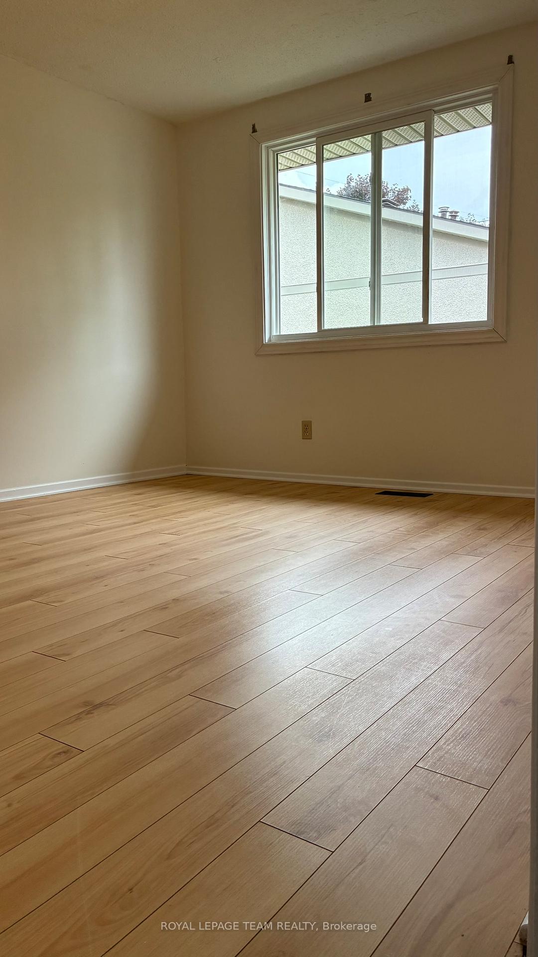 Photo 22 of Unit C, 445 Moodie Drive, Ottawa, Arbeatha Park — HOMEH