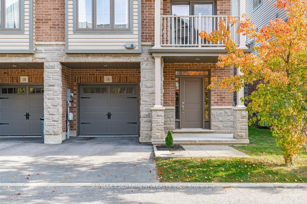 Photo 2 of 16 Ridgeside Lane, Hamilton, Waterdown — HOMEH