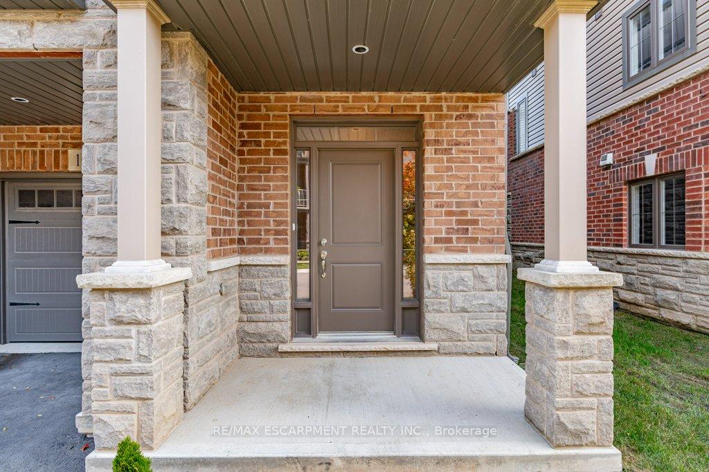 Photo 3 of 16 Ridgeside Lane, Hamilton, Waterdown — HOMEH