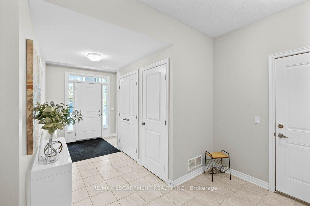 Photo 6 of 16 Ridgeside Lane, Hamilton, Waterdown — HOMEH