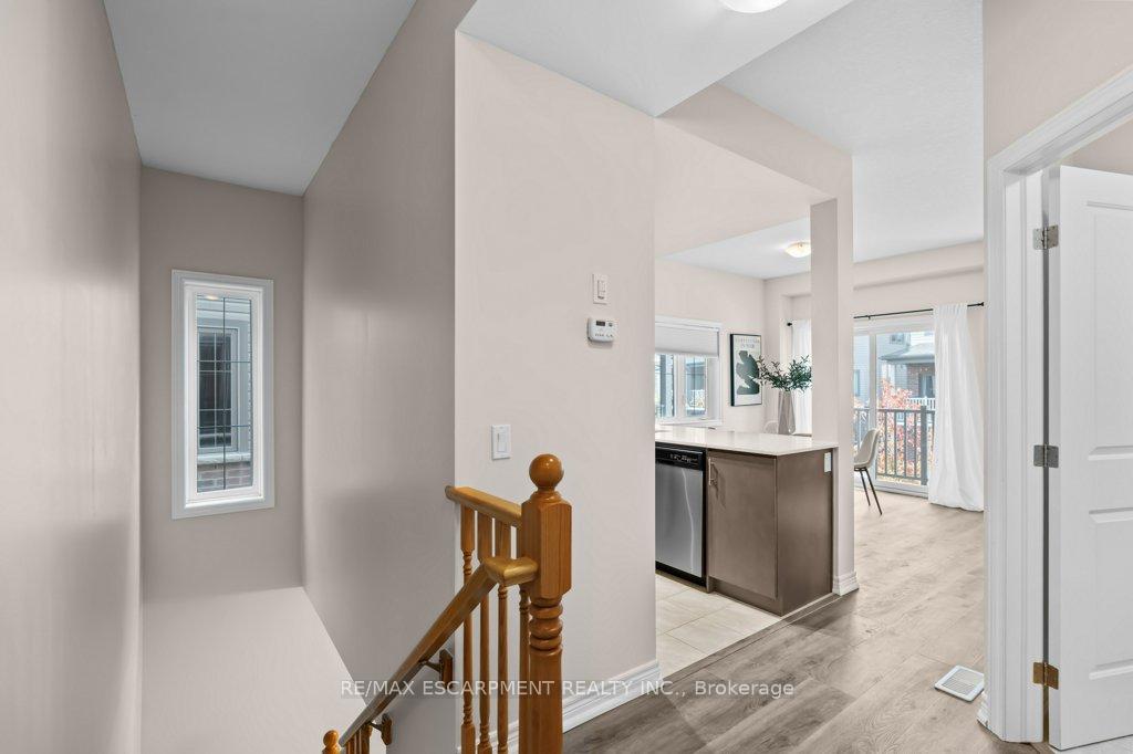 Photo 7 of 16 Ridgeside Lane, Hamilton, Waterdown — HOMEH
