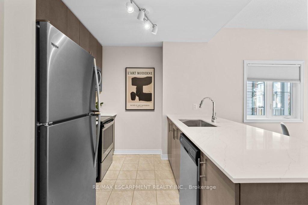 Photo 10 of 16 Ridgeside Lane, Hamilton, Waterdown — HOMEH