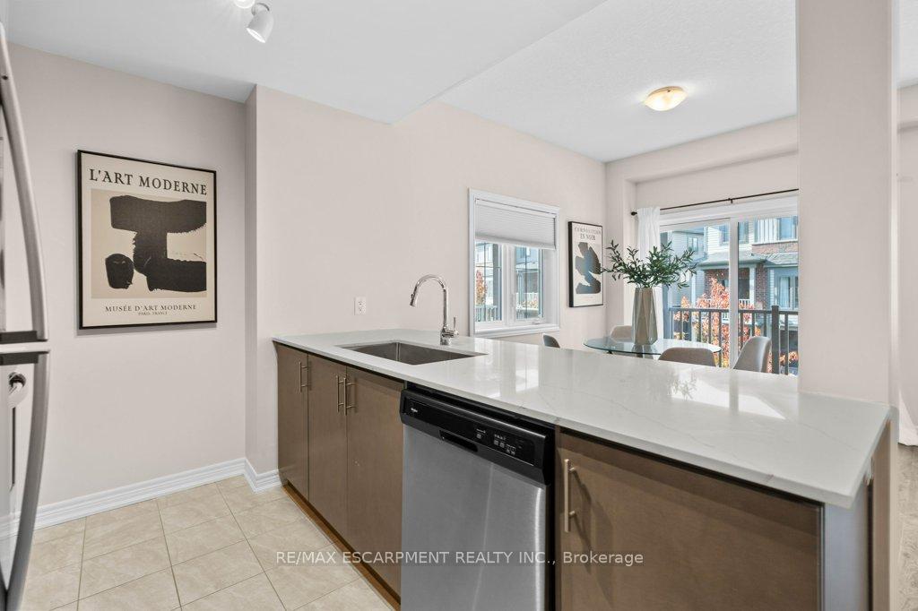 Photo 11 of 16 Ridgeside Lane, Hamilton, Waterdown — HOMEH
