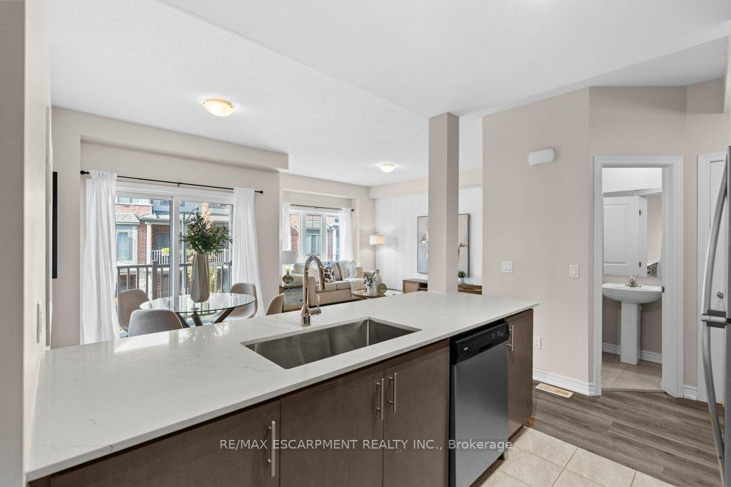 Photo 12 of 16 Ridgeside Lane, Hamilton, Waterdown — HOMEH