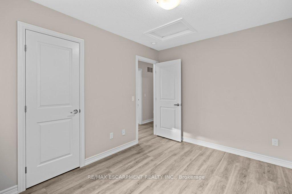 Photo 28 of 16 Ridgeside Lane, Hamilton, Waterdown — HOMEH