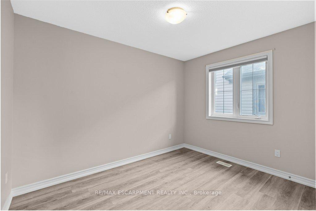 Photo 29 of 16 Ridgeside Lane, Hamilton, Waterdown — HOMEH
