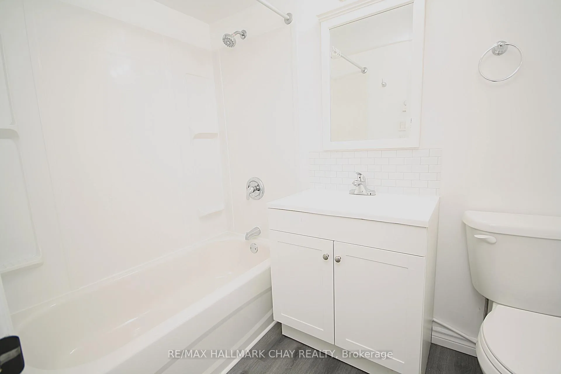 Photo 15 of 58 Queen St Street W, Springwater, Elmvale — HOMEH