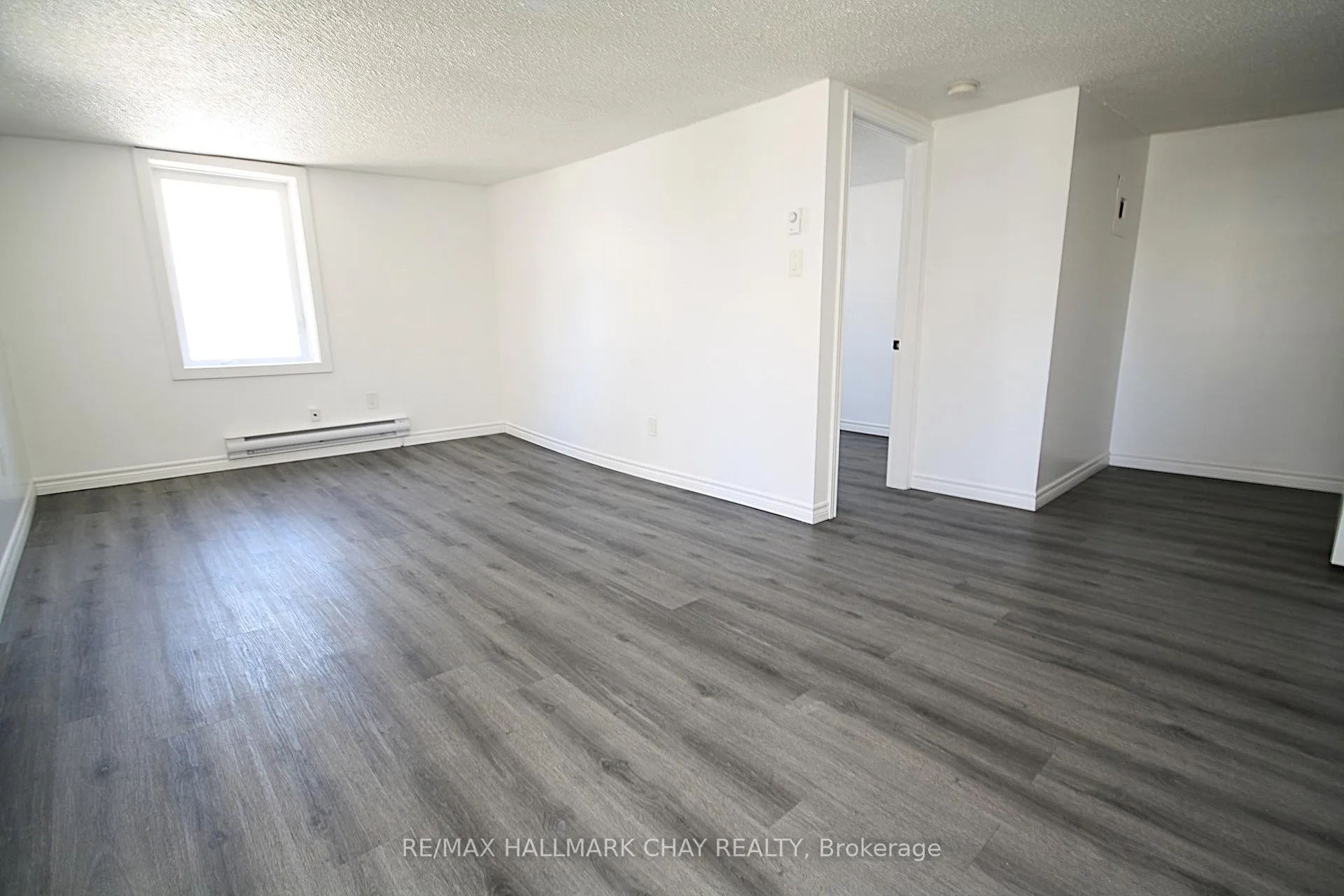 Photo 16 of 58 Queen St Street W, Springwater, Elmvale — HOMEH