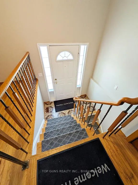 Photo 4 of Unit Upper Level, 55 Agincourt Road, Vaughan, West Woodbridge — HOMEH