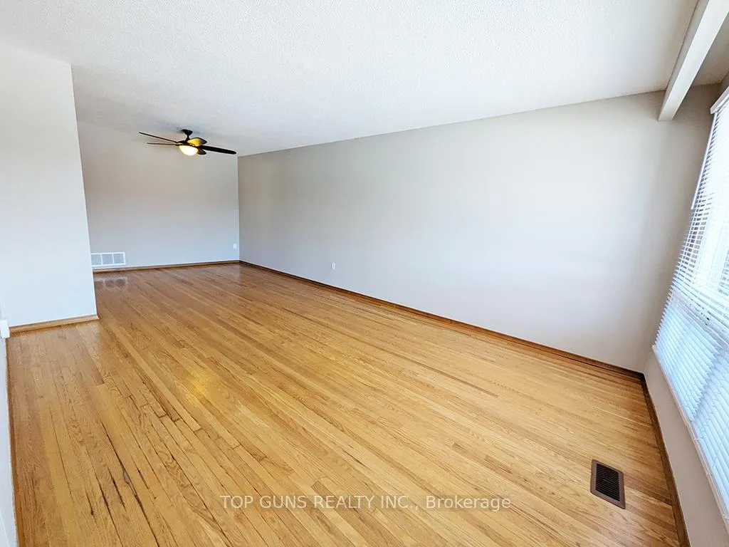Photo 7 of Unit Upper Level, 55 Agincourt Road, Vaughan, West Woodbridge — HOMEH