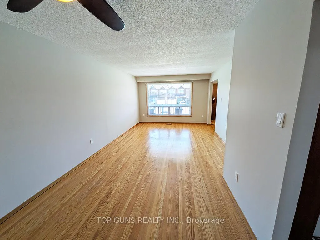 Photo 8 of Unit Upper Level, 55 Agincourt Road, Vaughan, West Woodbridge — HOMEH