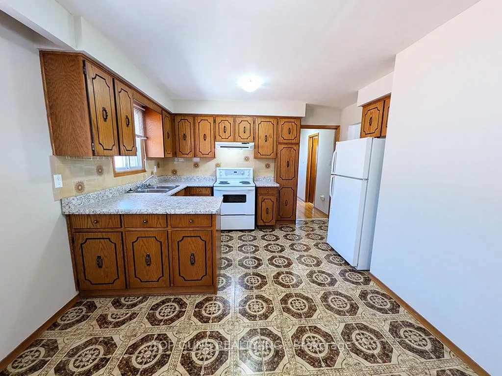 Photo 9 of Unit Upper Level, 55 Agincourt Road, Vaughan, West Woodbridge — HOMEH