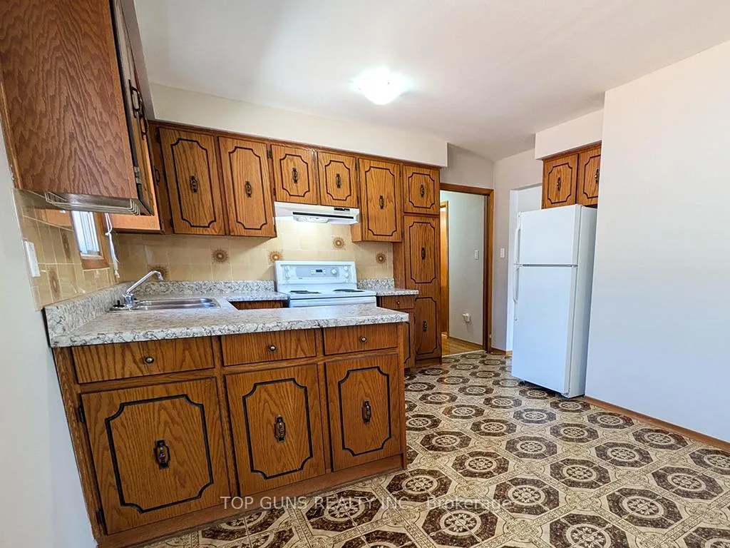 Photo 10 of Unit Upper Level, 55 Agincourt Road, Vaughan, West Woodbridge — HOMEH