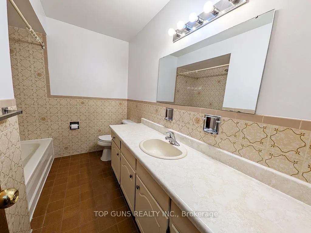 Photo 13 of Unit Upper Level, 55 Agincourt Road, Vaughan, West Woodbridge — HOMEH