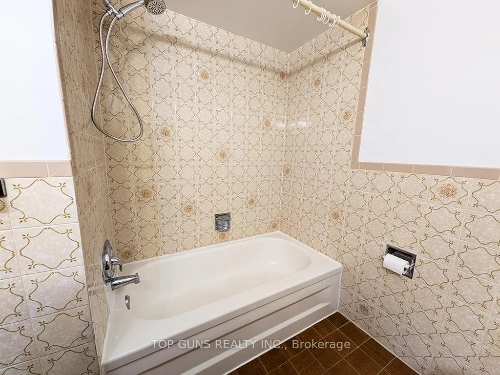 Photo 14 of Unit Upper Level, 55 Agincourt Road, Vaughan, West Woodbridge — HOMEH