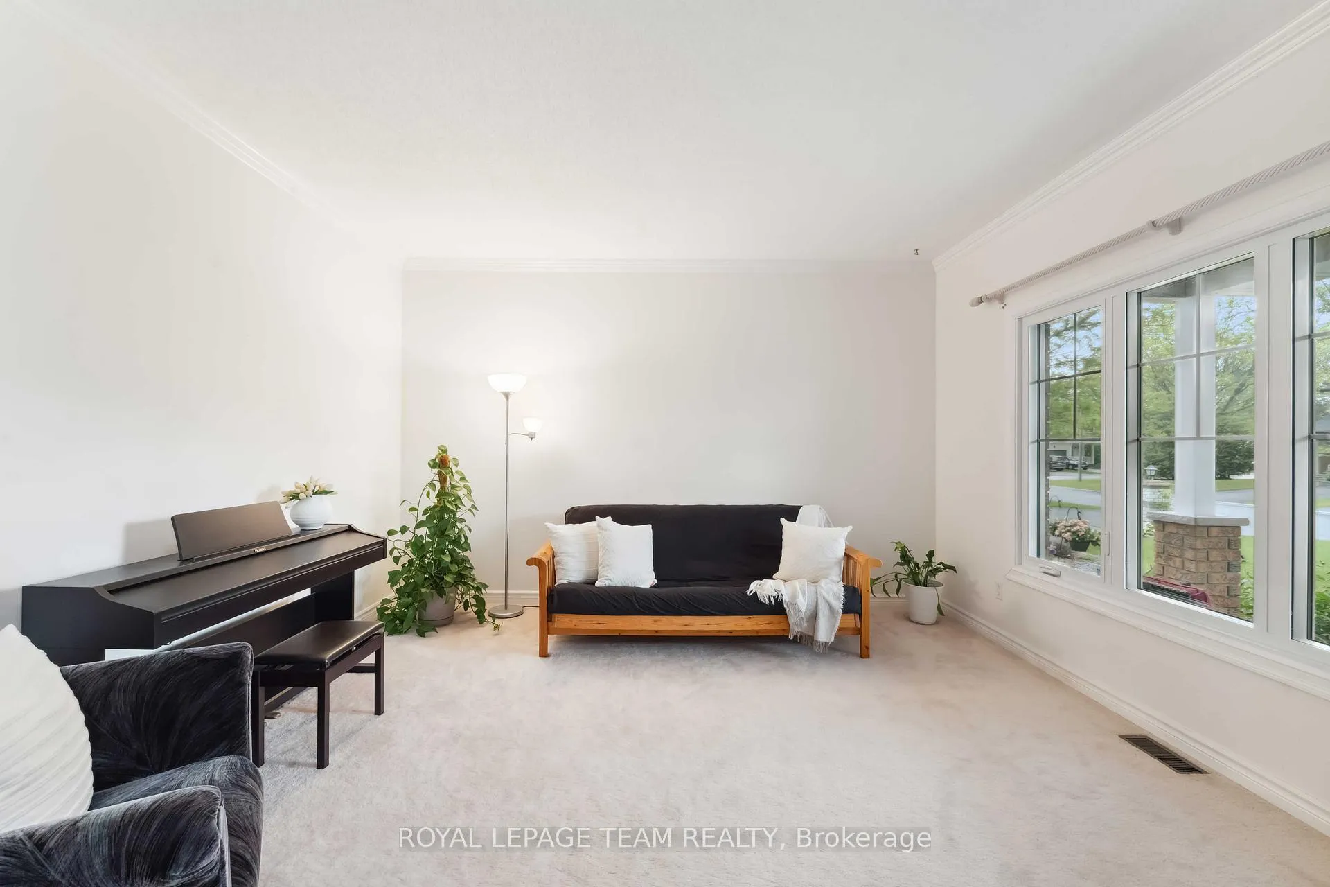 Photo 8 of 39 Vermont Avenue, Ottawa, Barrhaven East — HOMEH