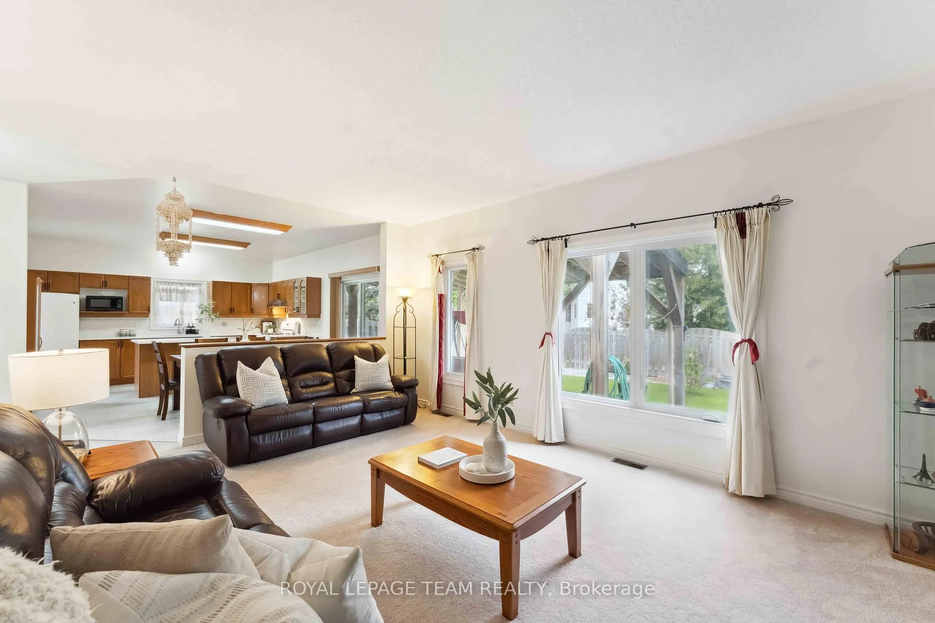 Photo 12 of 39 Vermont Avenue, Ottawa, Barrhaven East — HOMEH