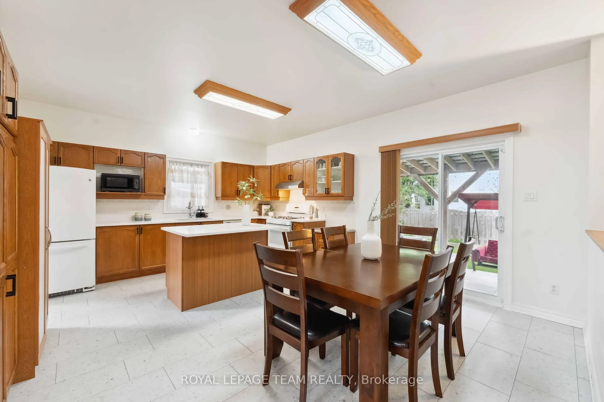 Photo 13 of 39 Vermont Avenue, Ottawa, Barrhaven East — HOMEH