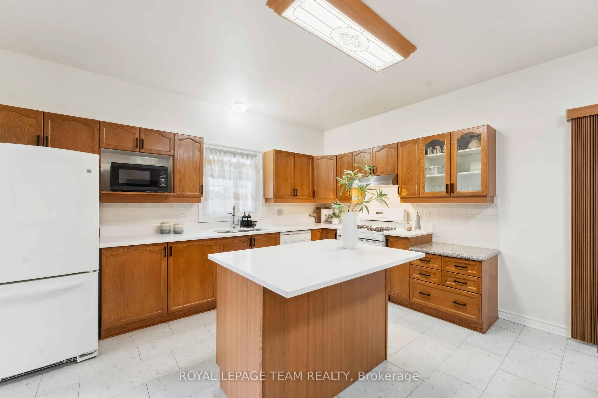 Photo 16 of 39 Vermont Avenue, Ottawa, Barrhaven East — HOMEH