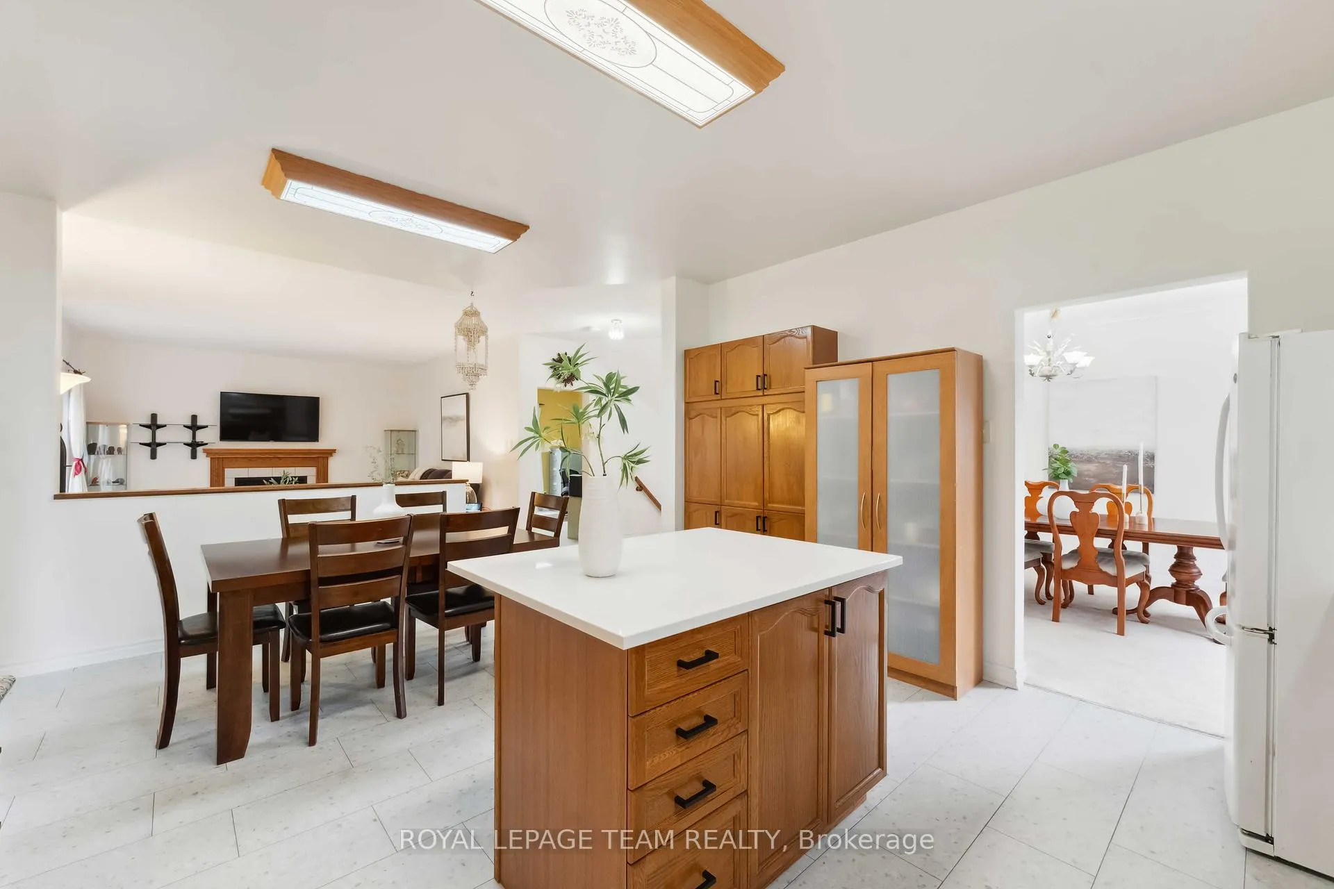 Photo 17 of 39 Vermont Avenue, Ottawa, Barrhaven East — HOMEH