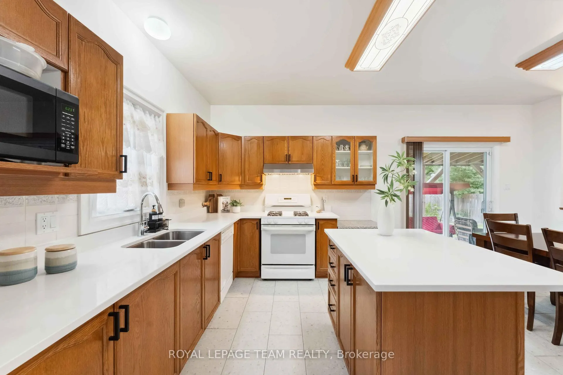 Photo 18 of 39 Vermont Avenue, Ottawa, Barrhaven East — HOMEH