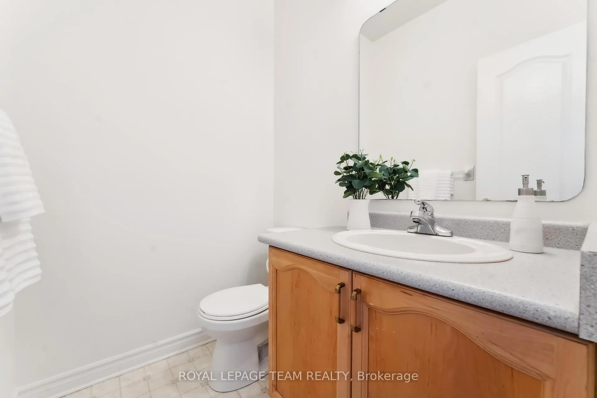 Photo 22 of 39 Vermont Avenue, Ottawa, Barrhaven East — HOMEH