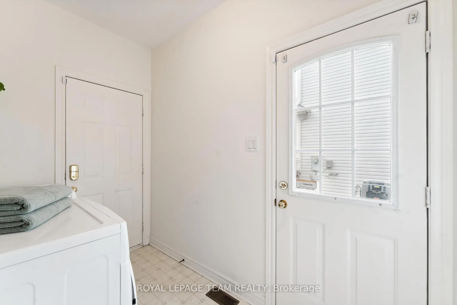 Photo 23 of 39 Vermont Avenue, Ottawa, Barrhaven East — HOMEH