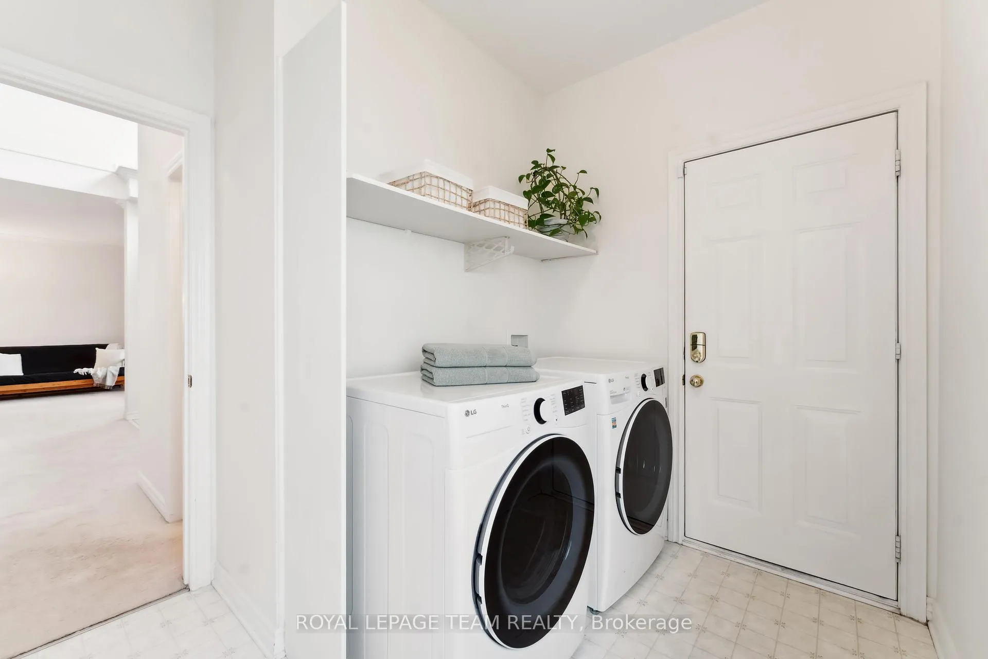 Photo 24 of 39 Vermont Avenue, Ottawa, Barrhaven East — HOMEH