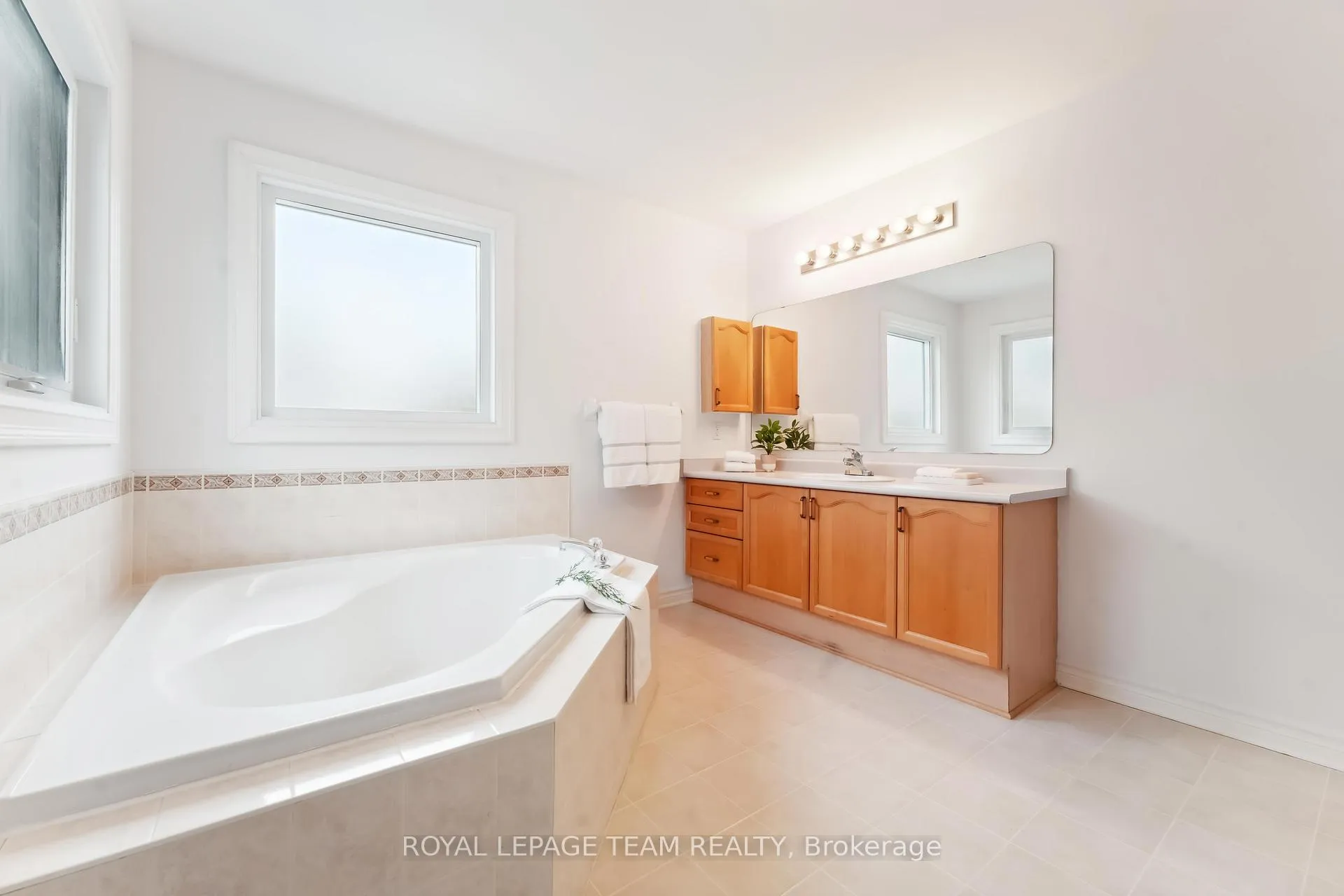 Photo 29 of 39 Vermont Avenue, Ottawa, Barrhaven East — HOMEH
