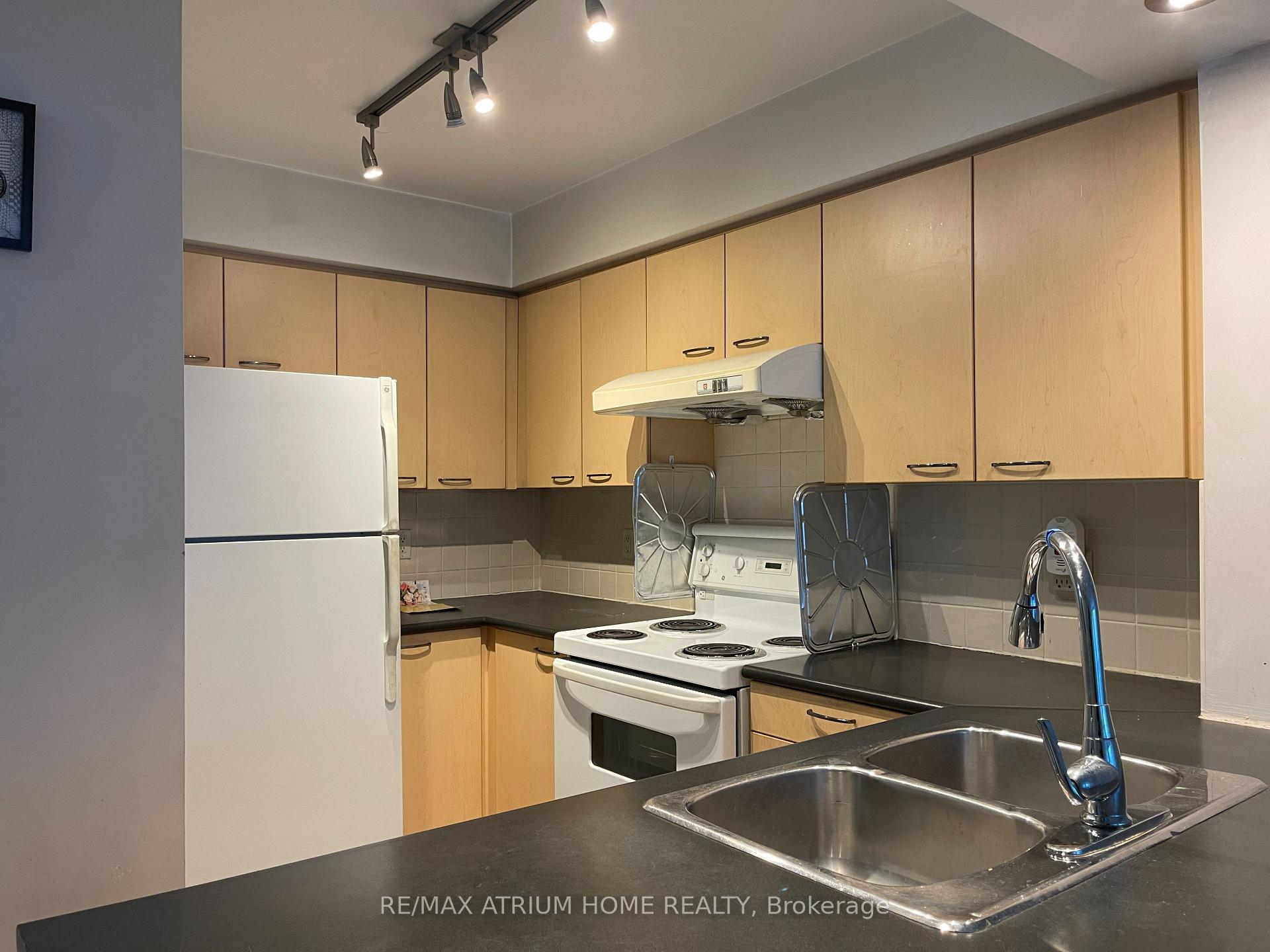 Photo 3 of Unit 1016, 62 Suncrest Boulevard, Markham, Commerce Valley — HOMEH