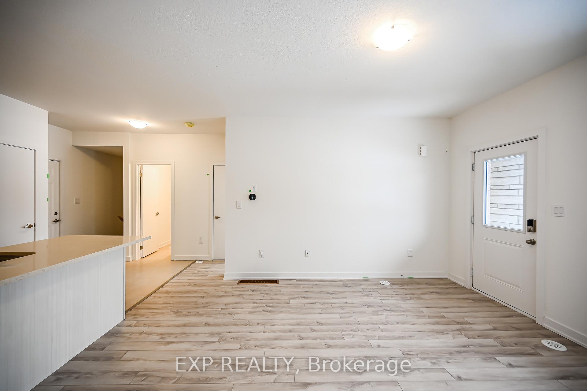 Photo 6 of Unit 35, 590 North Service Road, Hamilton, Lakeshore — HOMEH