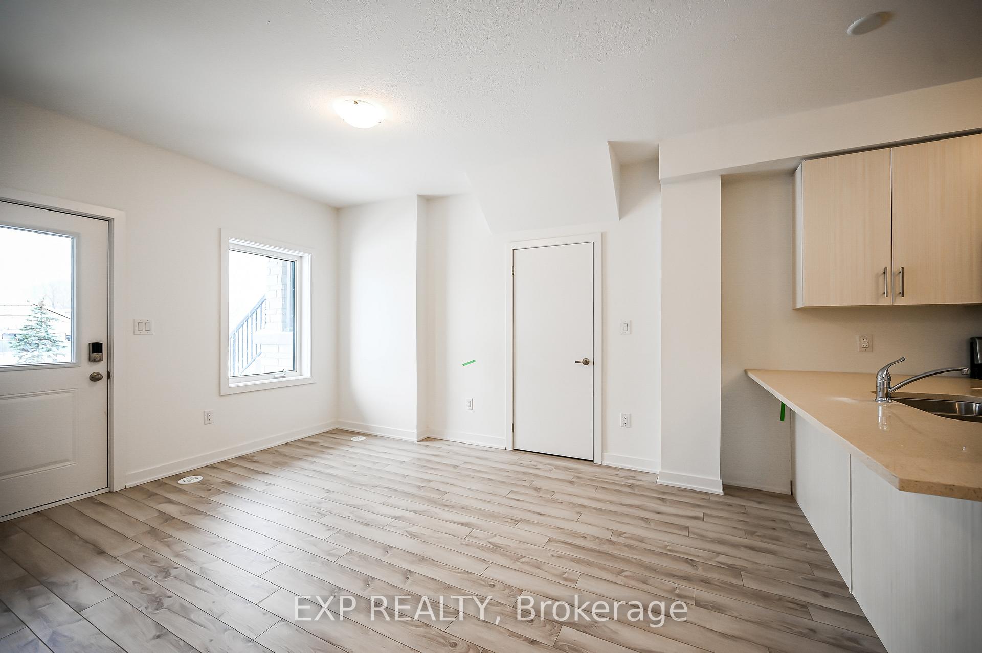 Photo 7 of Unit 35, 590 North Service Road, Hamilton, Lakeshore — HOMEH