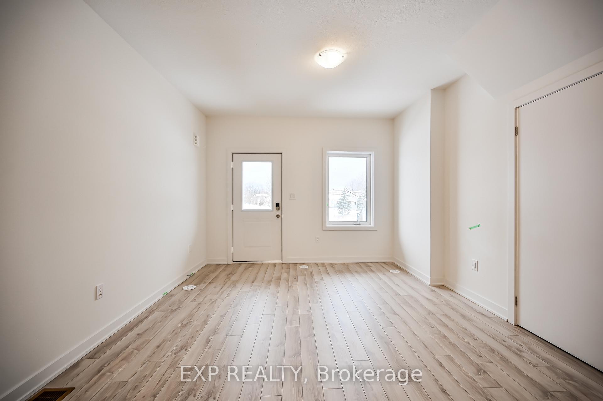 Photo 8 of Unit 35, 590 North Service Road, Hamilton, Lakeshore — HOMEH