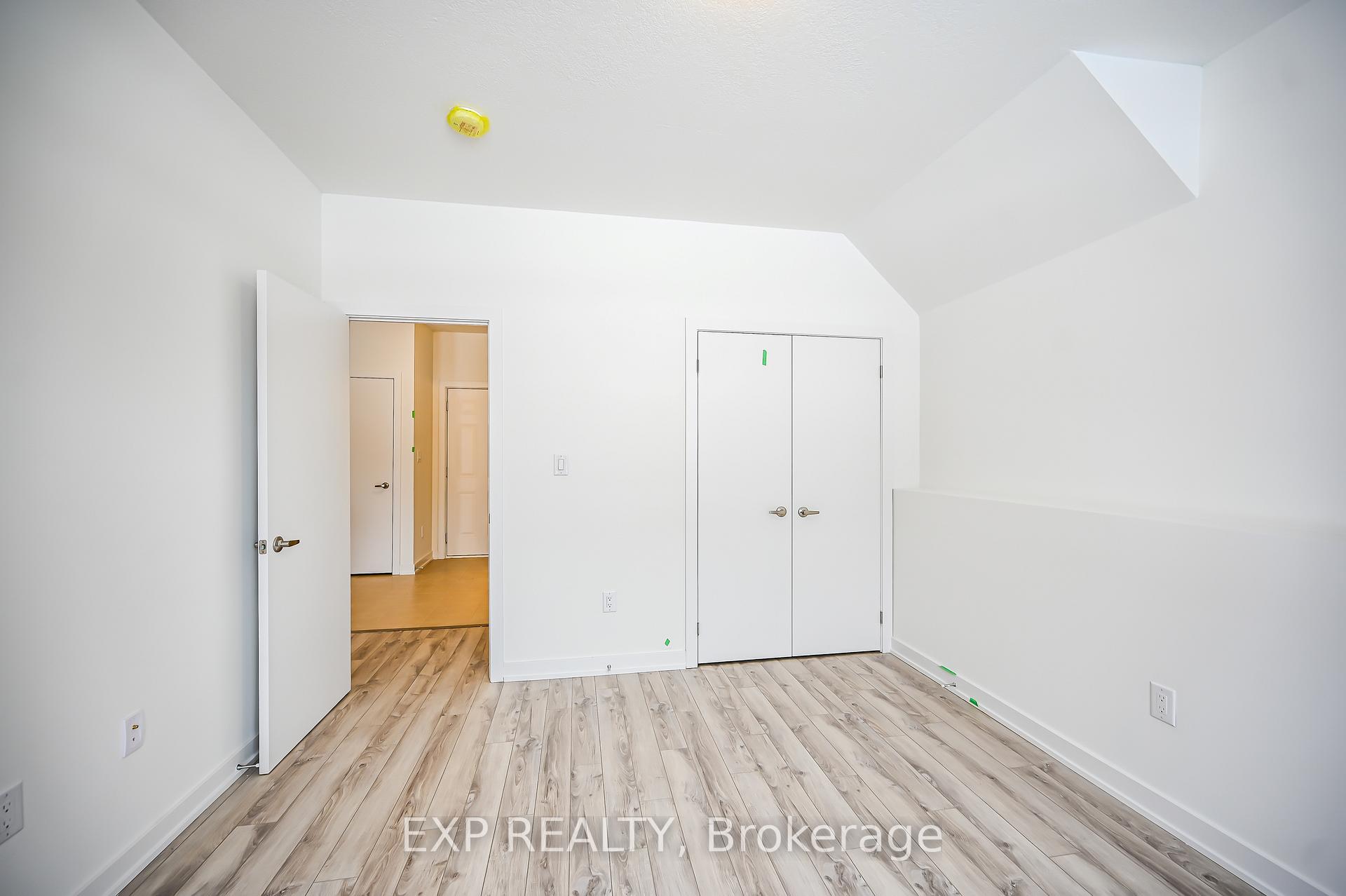 Photo 10 of Unit 35, 590 North Service Road, Hamilton, Lakeshore — HOMEH