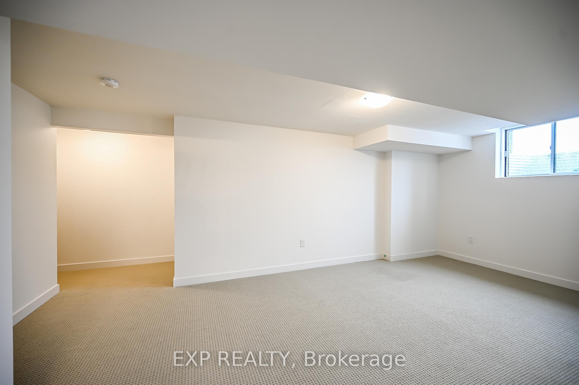 Photo 16 of Unit 35, 590 North Service Road, Hamilton, Lakeshore — HOMEH