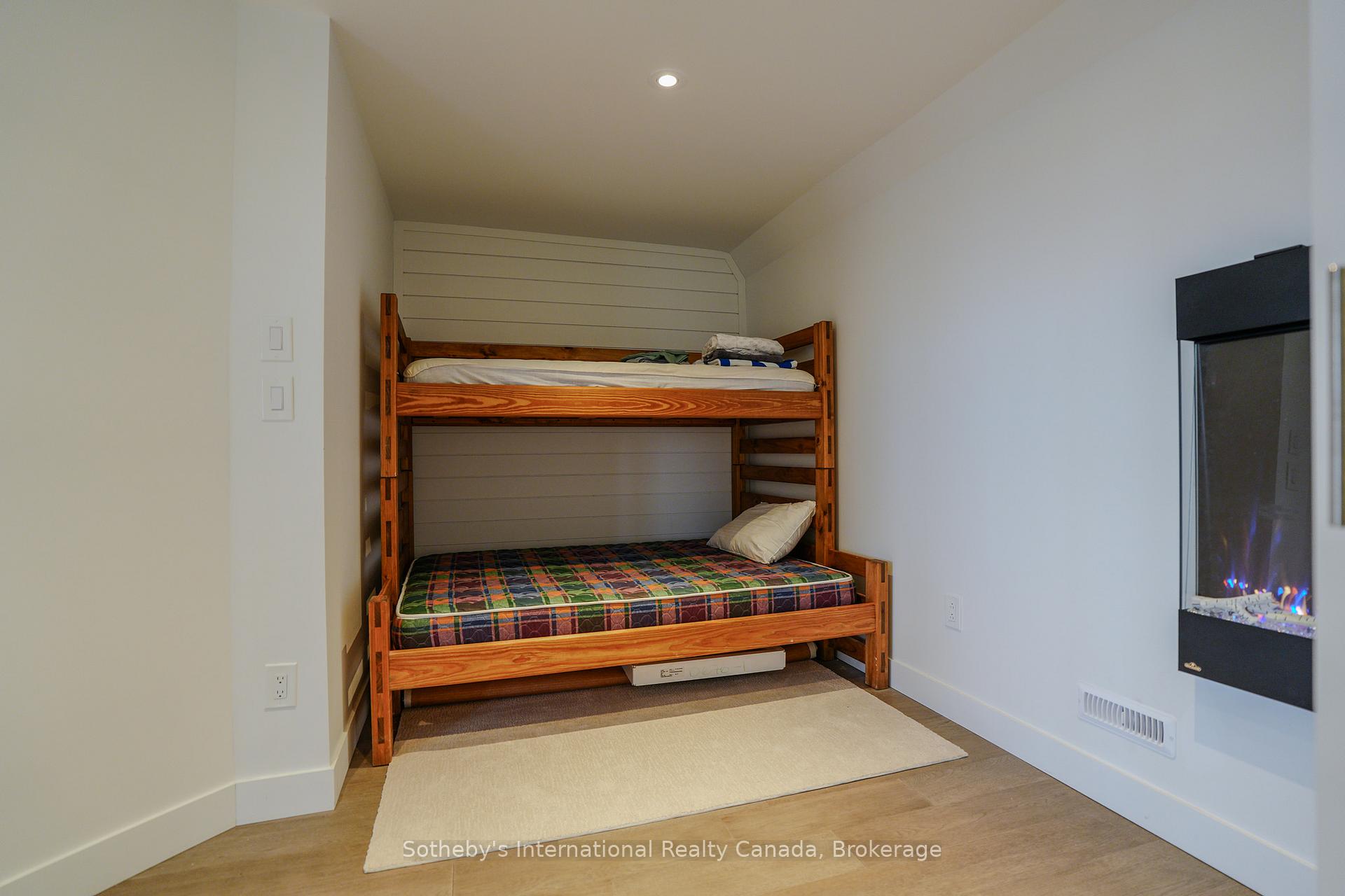 Photo 21 of 50 Waterfront Circle, Collingwood — HOMEH
