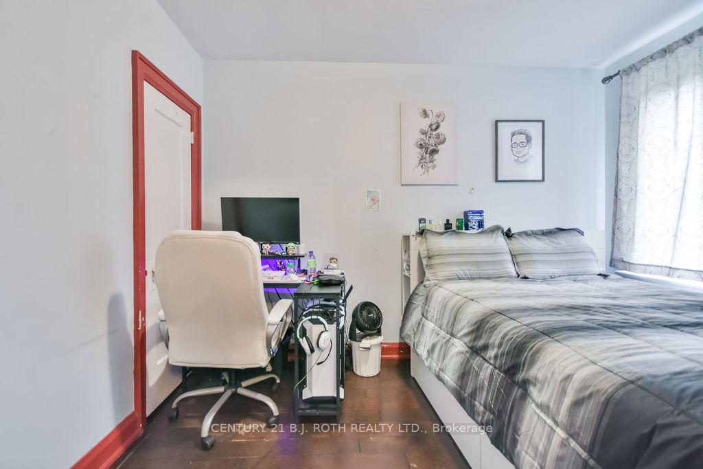 Photo 13 of 15 Thomson Street, Barrie, Queen's Park — HOMEH