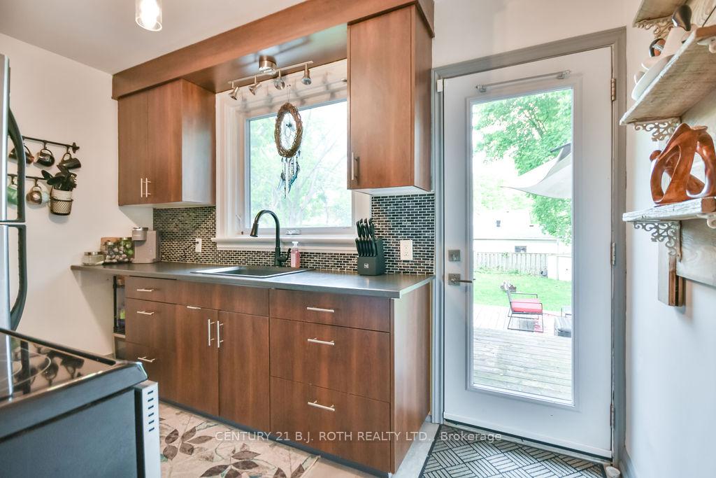 Photo 15 of 15 Thomson Street, Barrie, Queen's Park — HOMEH