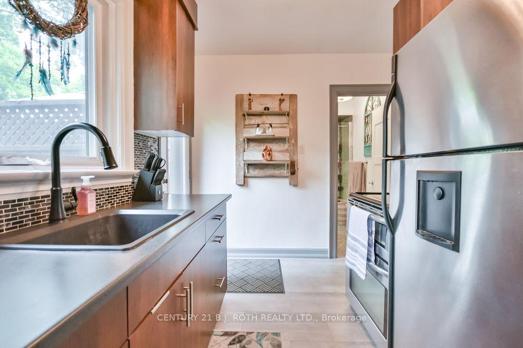 Photo 19 of 15 Thomson Street, Barrie, Queen's Park — HOMEH
