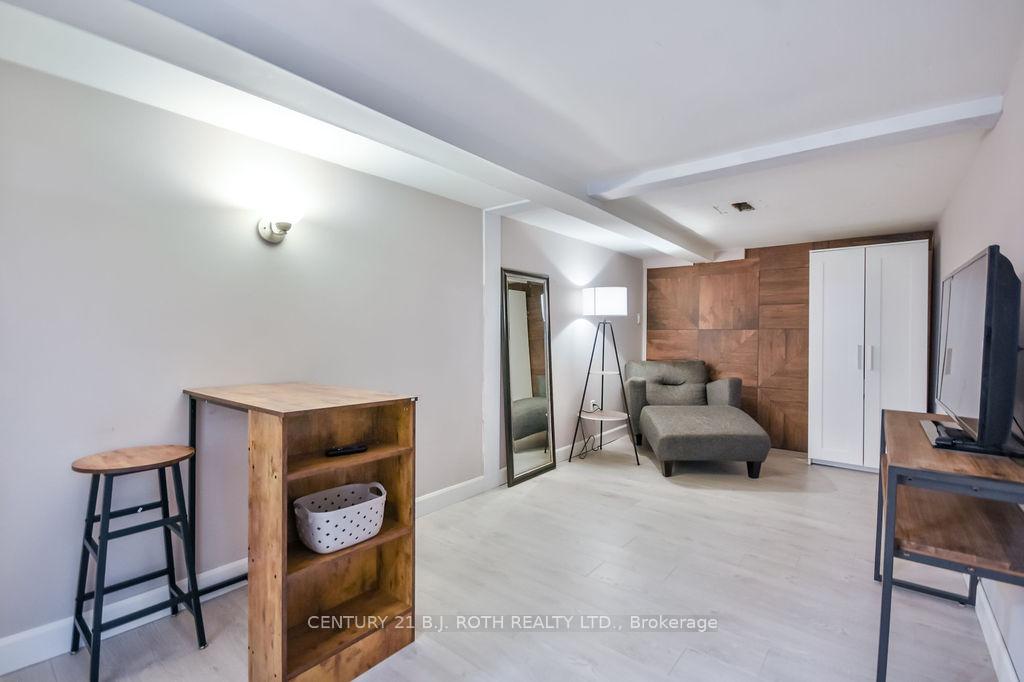 Photo 25 of 15 Thomson Street, Barrie, Queen's Park — HOMEH