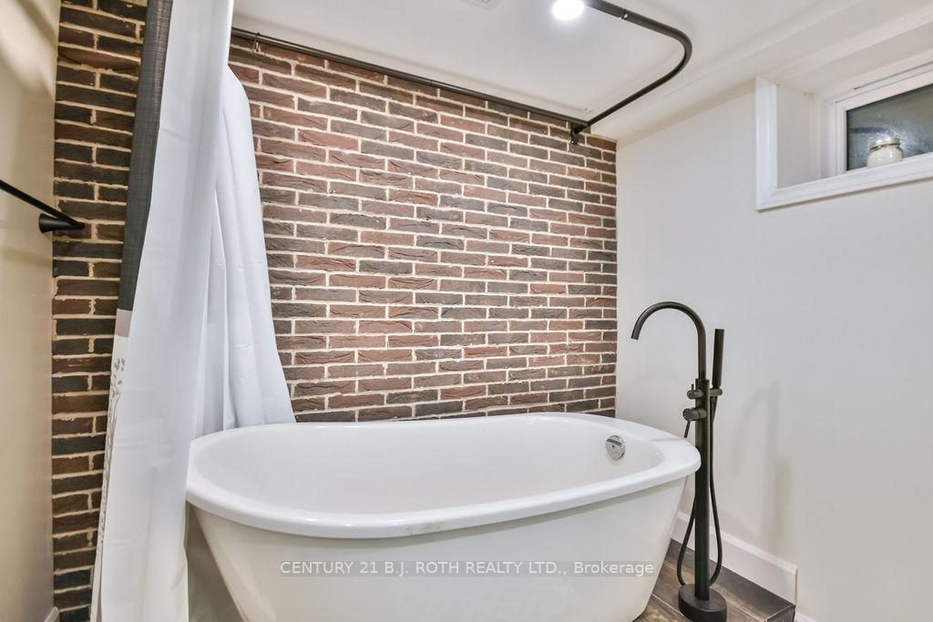 Photo 26 of 15 Thomson Street, Barrie, Queen's Park — HOMEH